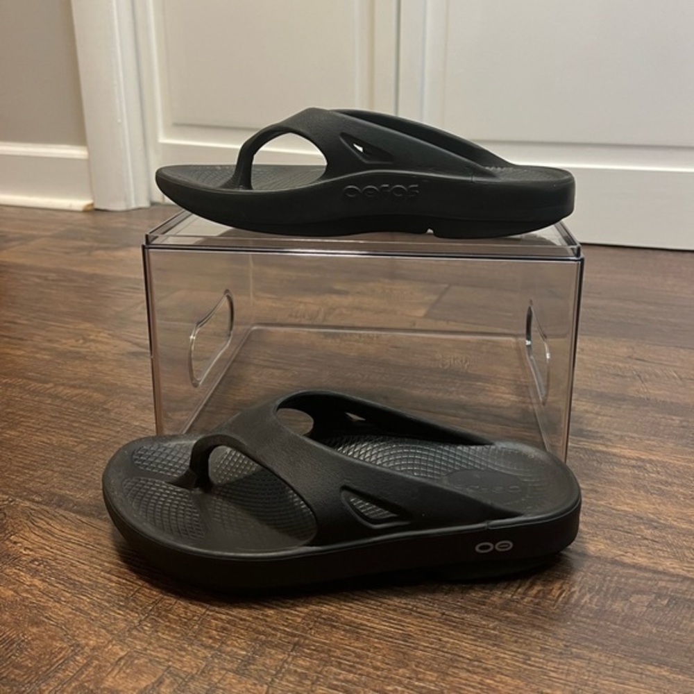 OOFOS Ooriganal Unisex Thong Sandals Size Men’s 5 Women 7 Color Black